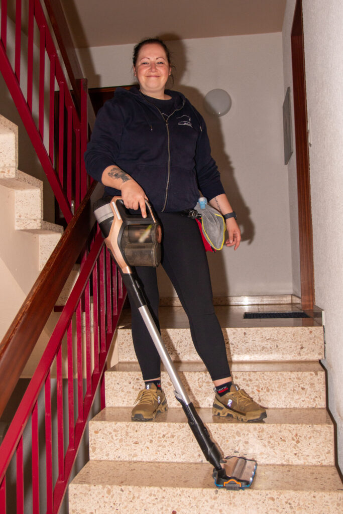 Uhlig Hausmeisterservice - Uhlig Hausmeisterservice - Treppenhaus reinigen
