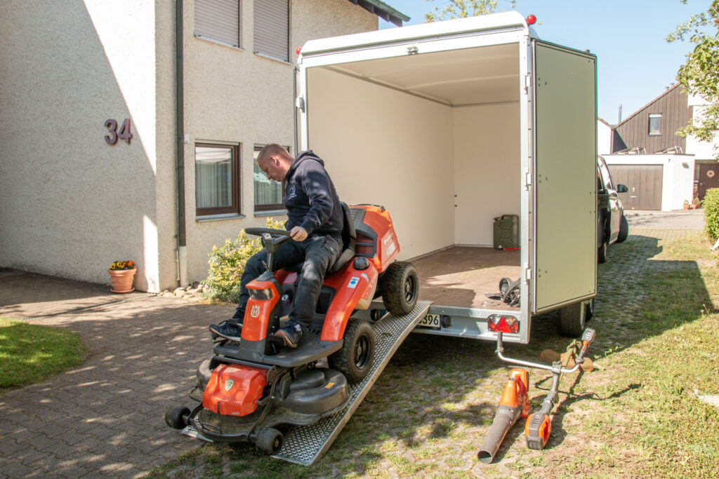 Uhlig Hausmeisterservice - Uhlig Hausmeisterservice - Rasen mähen